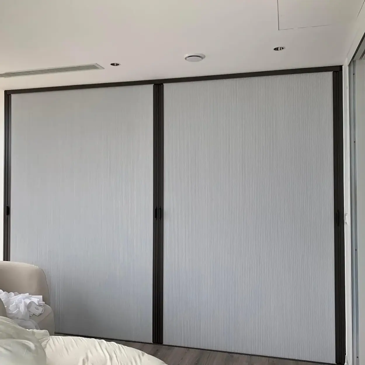 Ortaköy bebek odası — honeycomb blackout, deliksiz montaj, tam karartma